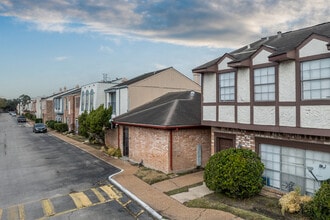 Meadow Walk Townhomes in Houston, TX - Building Photo - Building Photo