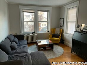 170 Maple St, Unit 209 in Malden, MA - Foto de edificio - Building Photo