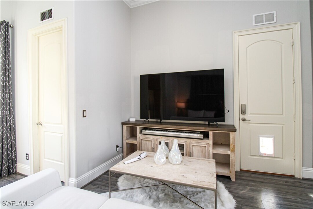 1412 Hemingway Pl in Naples, FL - Building Photo