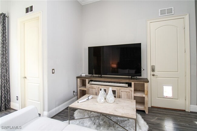 property at 1412 Hemingway Pl