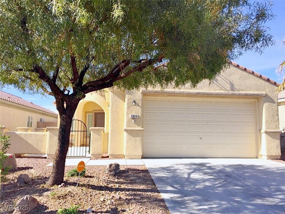6828 Woodland Vase Ct in Las Vegas, NV - Foto de edificio