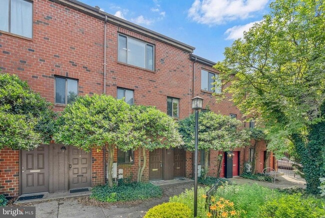 property at 815 LeCount St