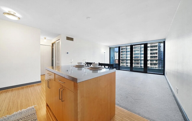 111 SW Harrison St in Portland, OR - Foto de edificio - Building Photo