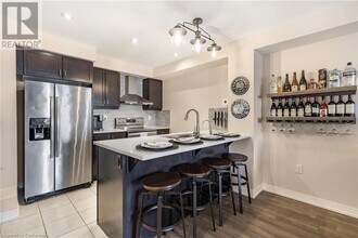 504 Buckeye Ct in Milton, ON - Building Photo - Building Photo