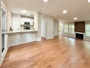 22 Sawmill Grove Ln in The Woodlands, TX - Foto de edificio - Building Photo