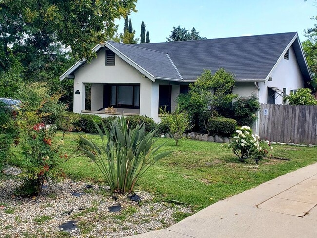 property at 1710 Oakwood St