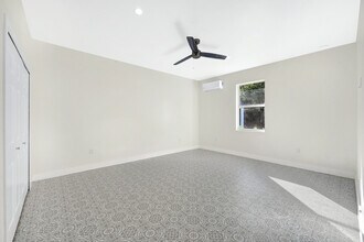 171 5th St S in Naples, FL - Building Photo - Building Photo