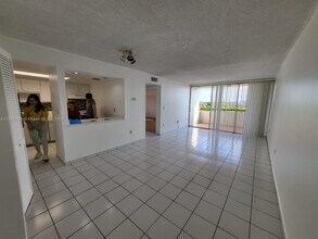 802 NW 87th Ave in Miami, FL - Building Photo - Building Photo