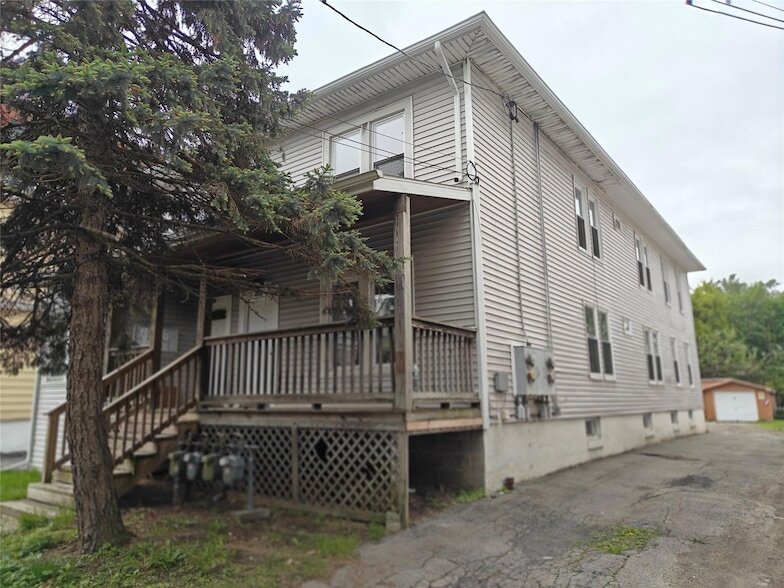 372 Mansion St, Unit 1W in Poughkeepsie, NY - Building Photo