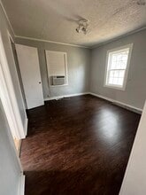 103 N Hawthorne Ave in Iowa Park, TX - Building Photo - Building Photo