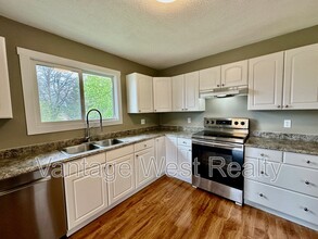 9509 Winview Rd in Lake Country, BC - Building Photo - Building Photo