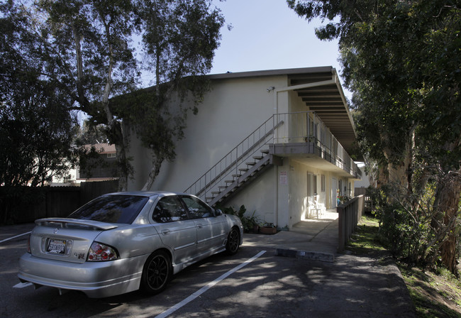 2466 Santa Ana Ave in Costa Mesa, CA - Foto de edificio - Building Photo