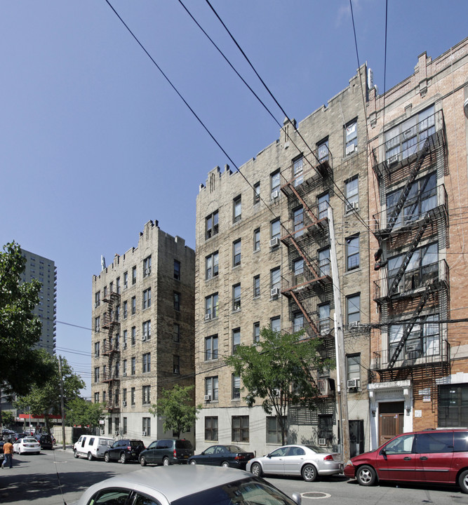 1201 Ogden Ave in Bronx, NY - Building Photo