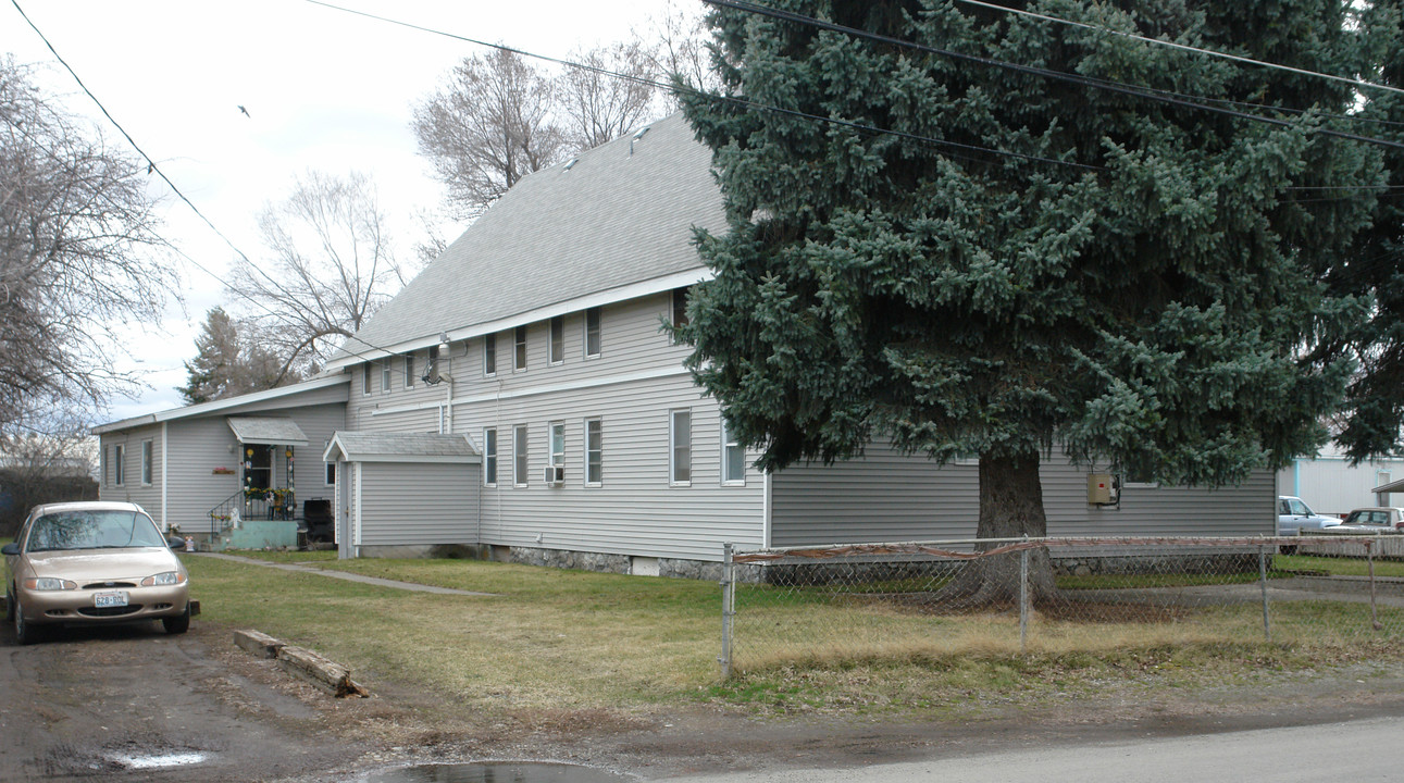 2306-2324 N Eastern Rd in Spokane, WA - Foto de edificio