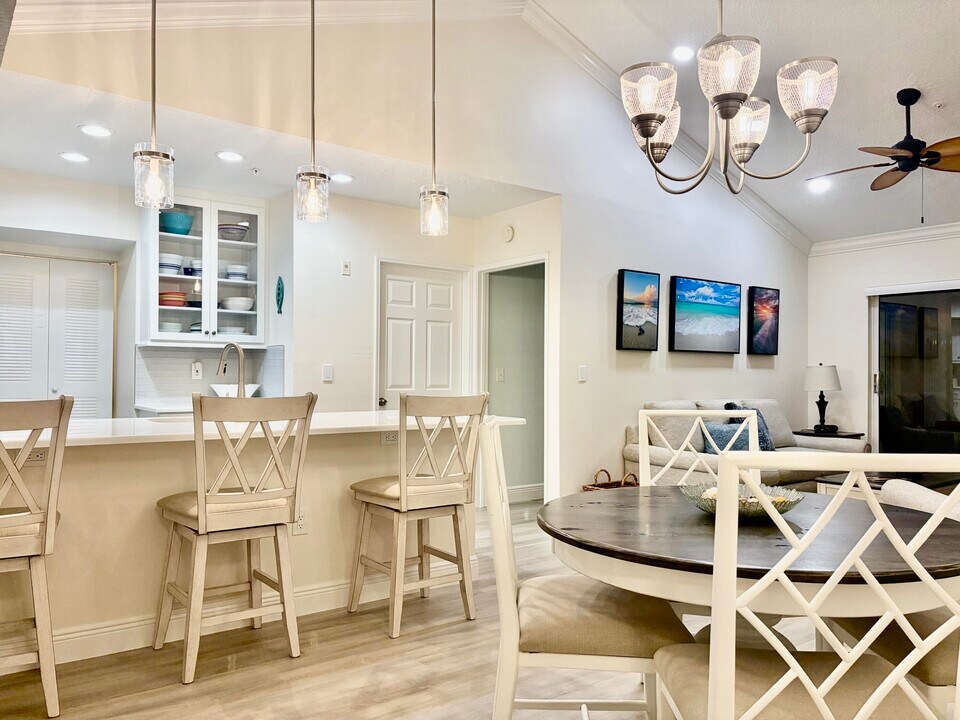 242 Village Blvd in Tequesta, FL - Building Photo