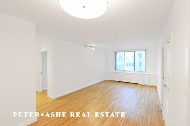 220 E 65th St in New York, NY - Building Photo - Building Photo