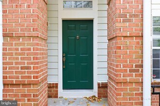 1340 Garden Wall Cir in Reston, VA - Building Photo - Building Photo