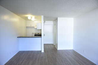 320 S Ardmore Ave, Unit 229 in Los Angeles, CA - Building Photo - Building Photo