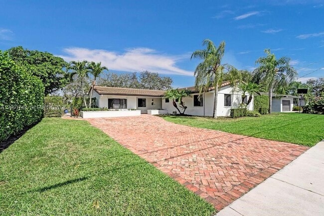 9261 SW 85th St in Miami, FL - Building Photo - Building Photo