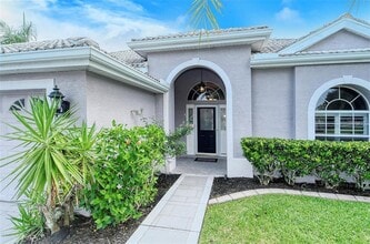 6807 Sagebrush Cir in Sarasota, FL - Building Photo - Building Photo