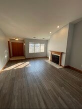 1738 Beech Dr in Crown Point, IN - Foto de edificio - Building Photo