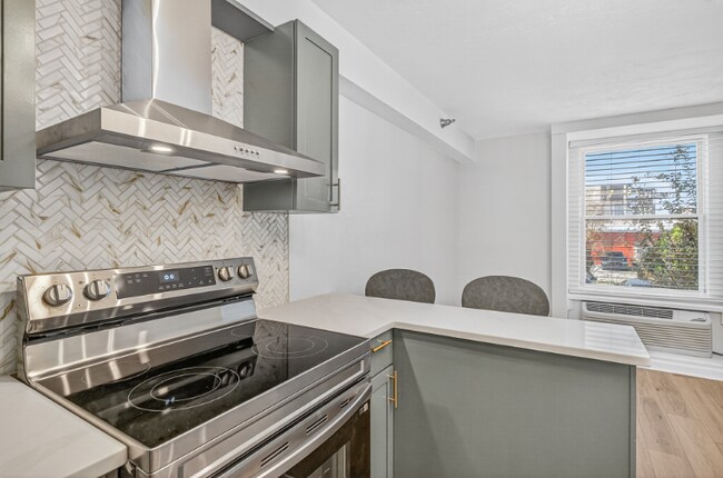 224 E Garden St in Pensacola, FL - Foto de edificio - Building Photo