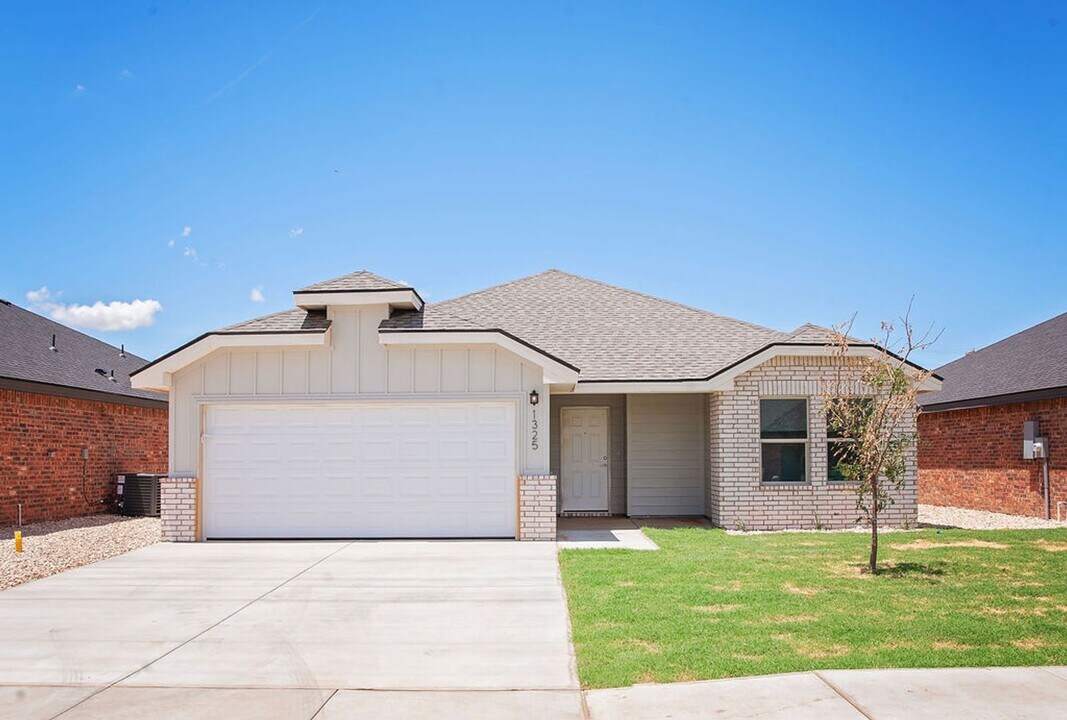 1325 Bajada St in Midland, TX - Foto de edificio