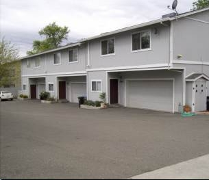 677-689 Armstrong St in Lakeport, CA - Building Photo