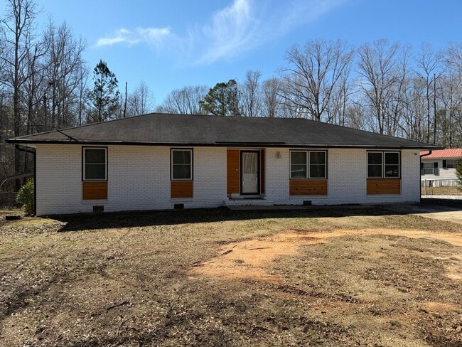 1005 Crawford Rd in Opelika, AL - Building Photo - Building Photo