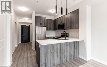 120 Springvalley Crescent in Hamilton, ON - Building Photo - Building Photo