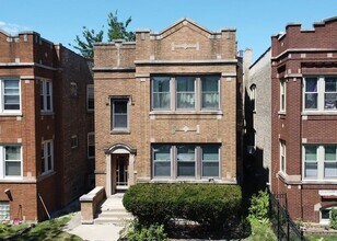 4324 W Parker Ave, Unit Garden unit in Chicago, IL - Building Photo - Building Photo