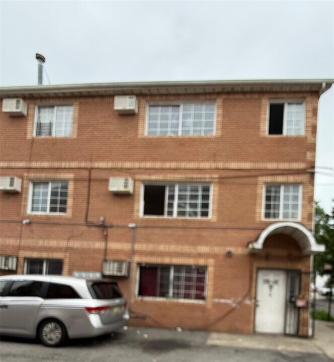 170-34 93rd Ave in Queens, NY - Building Photo