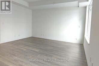 8 Beverley Glen Blvd in Vaughan, ON - Building Photo - Building Photo