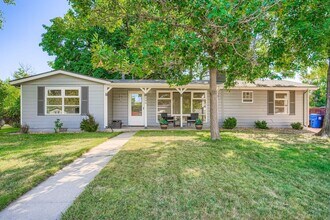 886 Lee St in Lakewood, CO - Building Photo - Building Photo