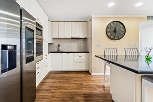 600 Three Islands Boulevard in Hallandale Beach, FL - Building Photo