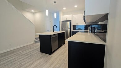 438 Carringvue Grove NW in Calgary, AB - Building Photo - Building Photo