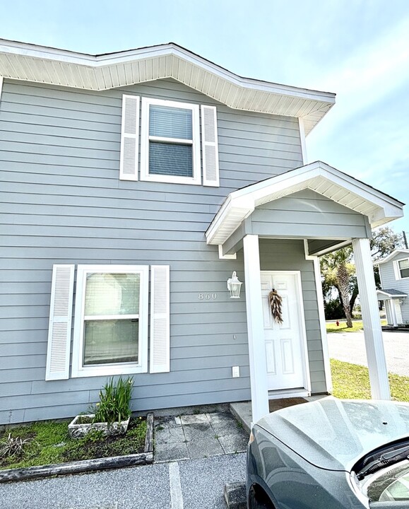 860 West St in Panama City, FL - Foto de edificio