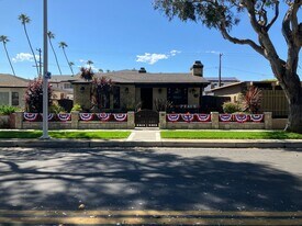 707 12th in Huntington Beach, CA - Building Photo