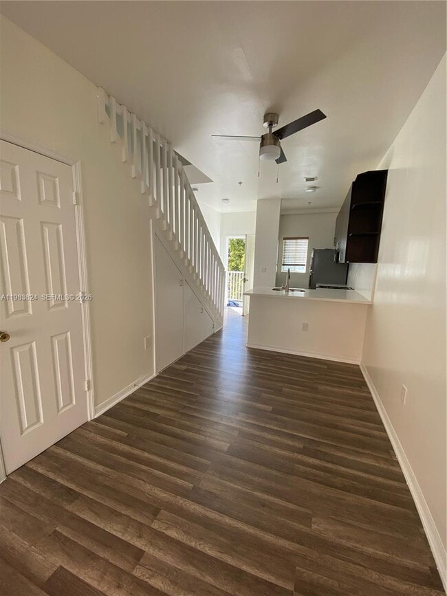 928 SW 3rd St, Unit 203 in Miami, FL - Foto de edificio - Building Photo