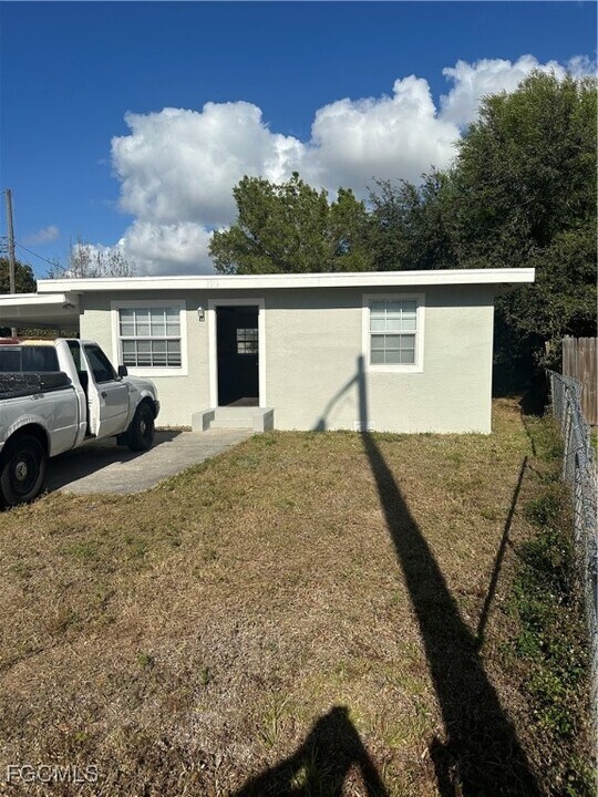 3319 Ellington Ct in Ft. Myers, FL - Building Photo