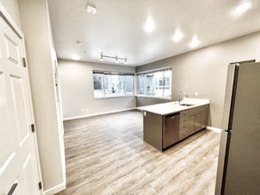 2330 Yakima Ct in Tacoma, WA - Building Photo - Building Photo