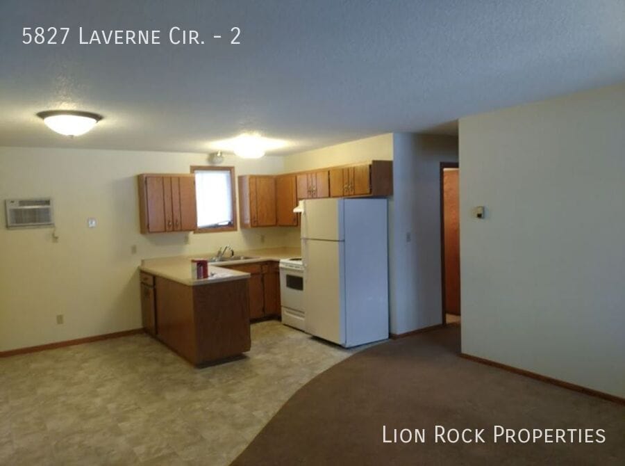 5827 Laverne Cir N in Baxter, MN - Building Photo