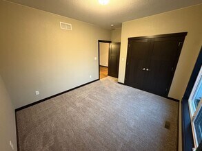 122 Cathy Jean Ct in Waterloo, IA - Building Photo - Building Photo