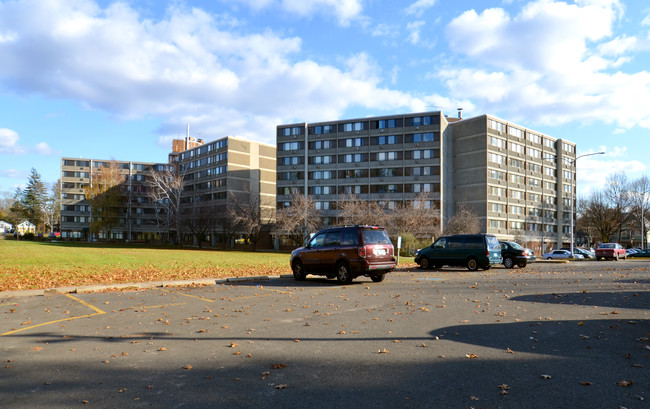 Davenport Housing for the Elderly in Hamden, CT - Building Photo - Building Photo