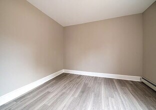 252 Parkway Ave in Ewing Township, NJ - Building Photo - Building Photo