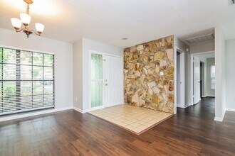 3819 Cloverhill Ct in Brandon, FL - Building Photo - Building Photo