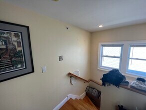 206 Summer St, Unit 3 in Somerville, MA - Foto de edificio - Building Photo