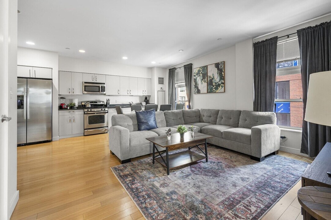 601 Albany St in Boston, MA - Building Photo