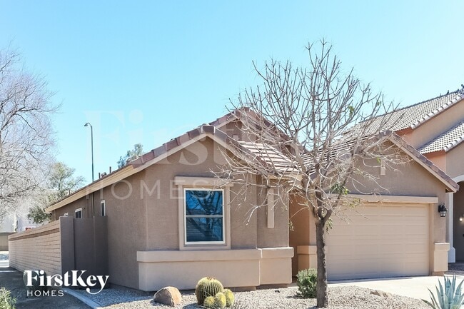 7015 S 43rd Dr in Phoenix, AZ - Foto de edificio - Building Photo