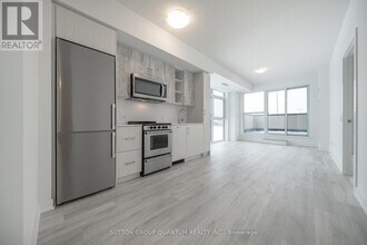 251 Manitoba St in Toronto, ON - Building Photo - Building Photo